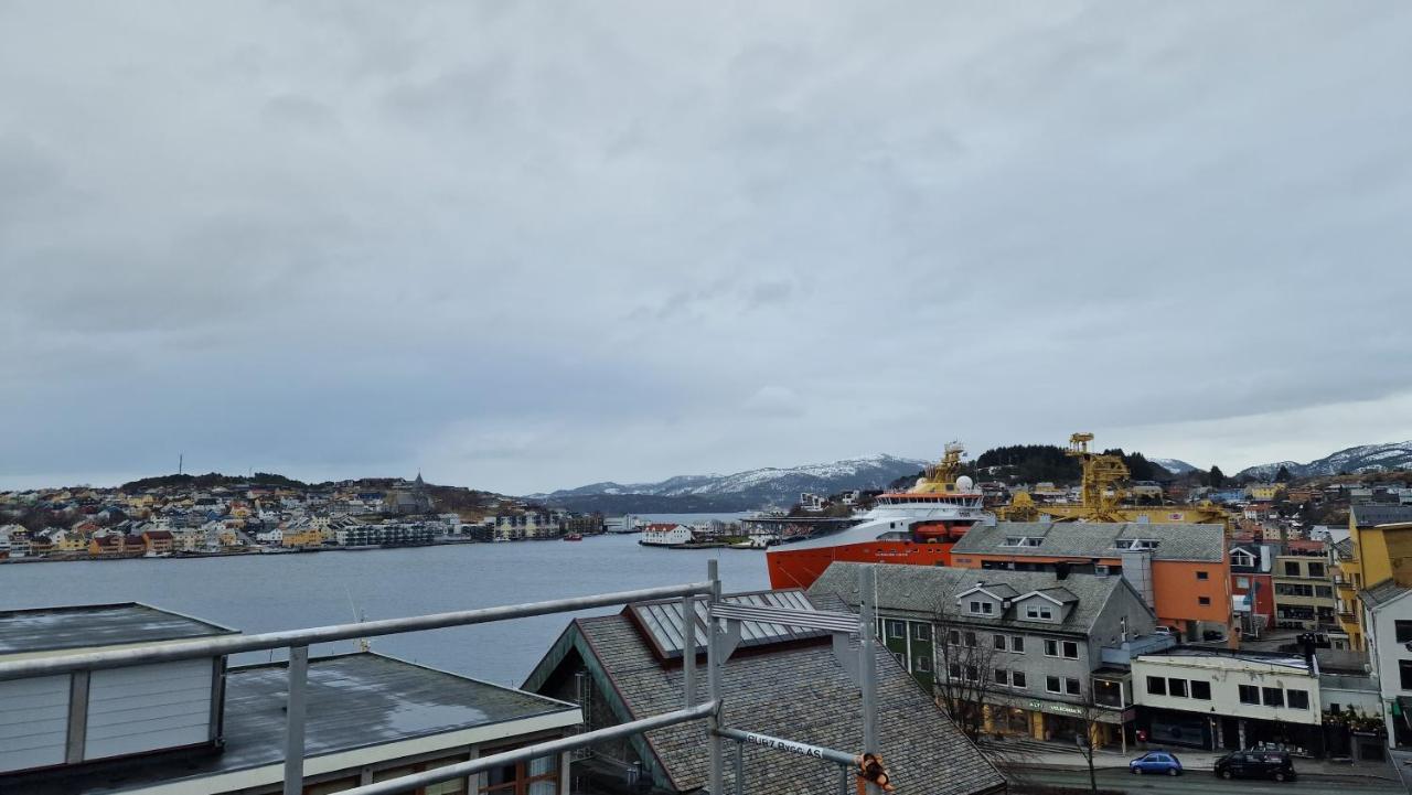 Lovely 2-Bedroom Loft With Panoramic View. Kristiansund Eksteriør billede